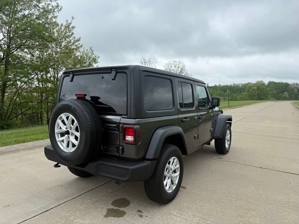 Used 2023 Jeep Wrangler Unlimited Sport AWD/4WD image 3