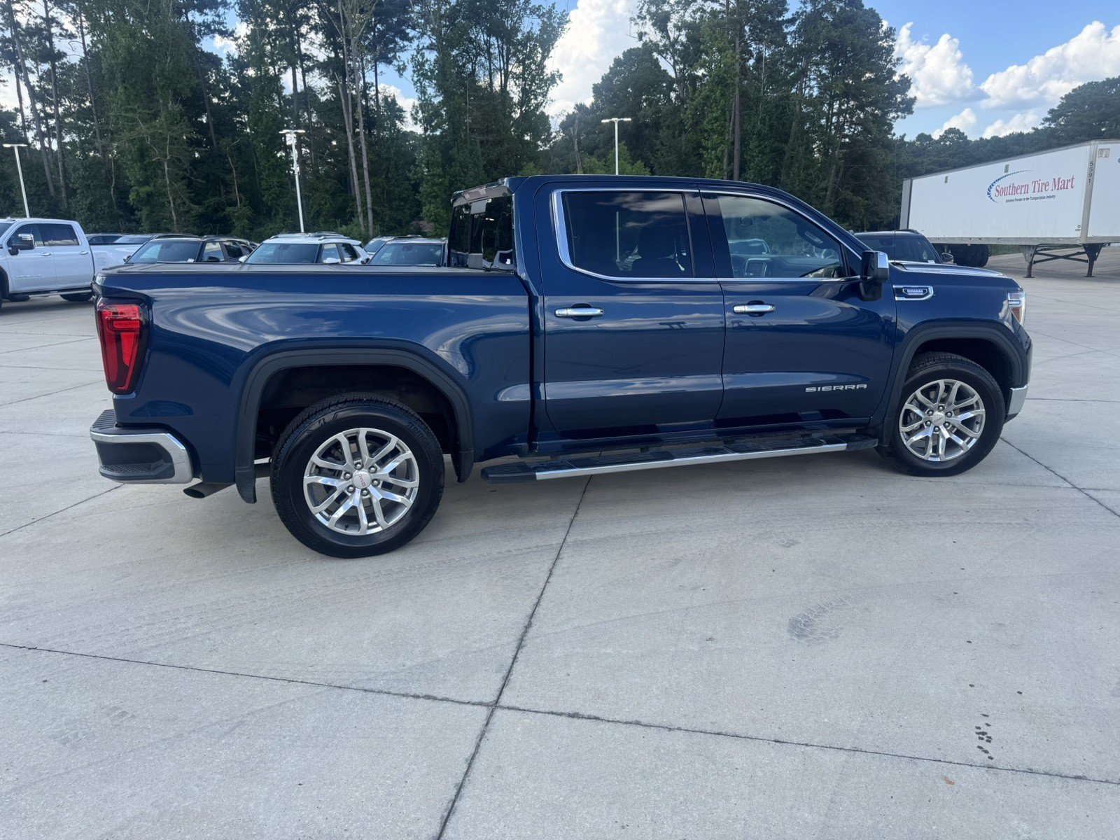 Used 2021 GMC Sierra 1500 SLT w/ SLT Premium Package RWD image 5