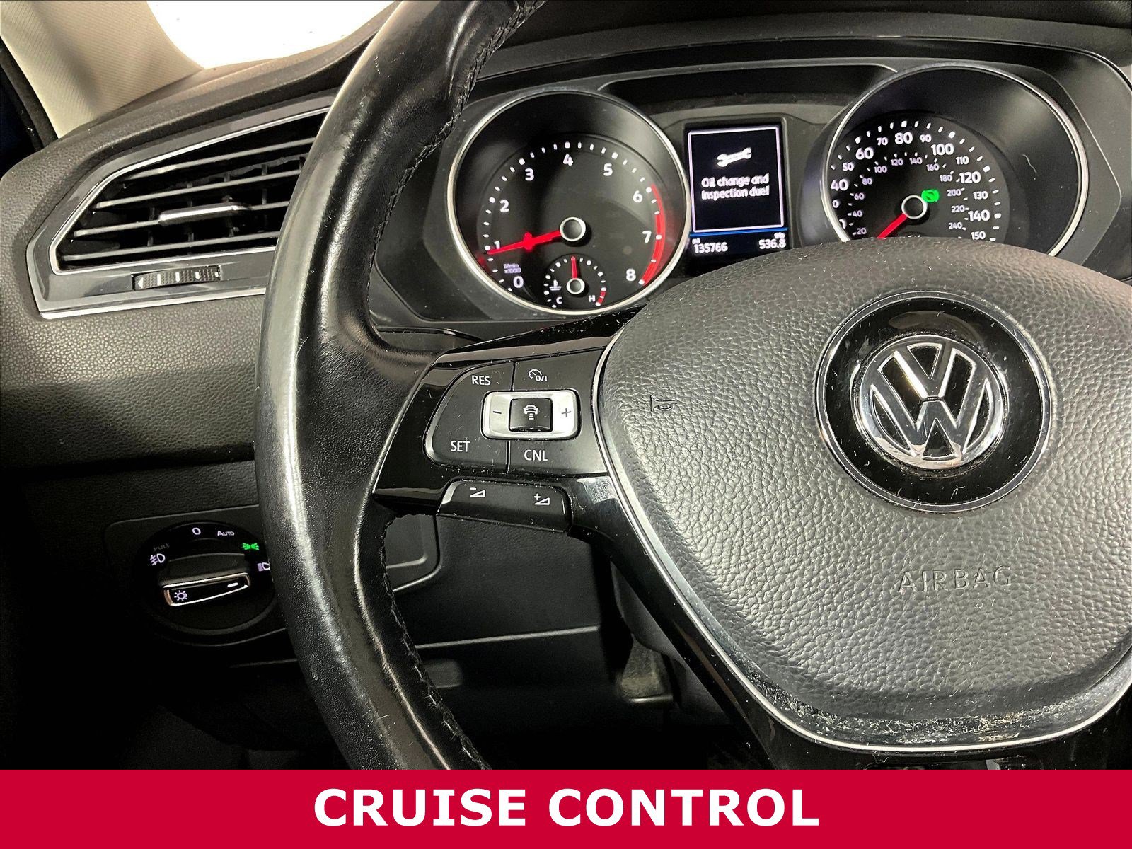 Used 2018 Volkswagen Tiguan SEL AWD/4WD image 11