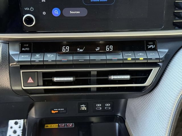 Used 2025 Toyota Camry SE FWD image 17