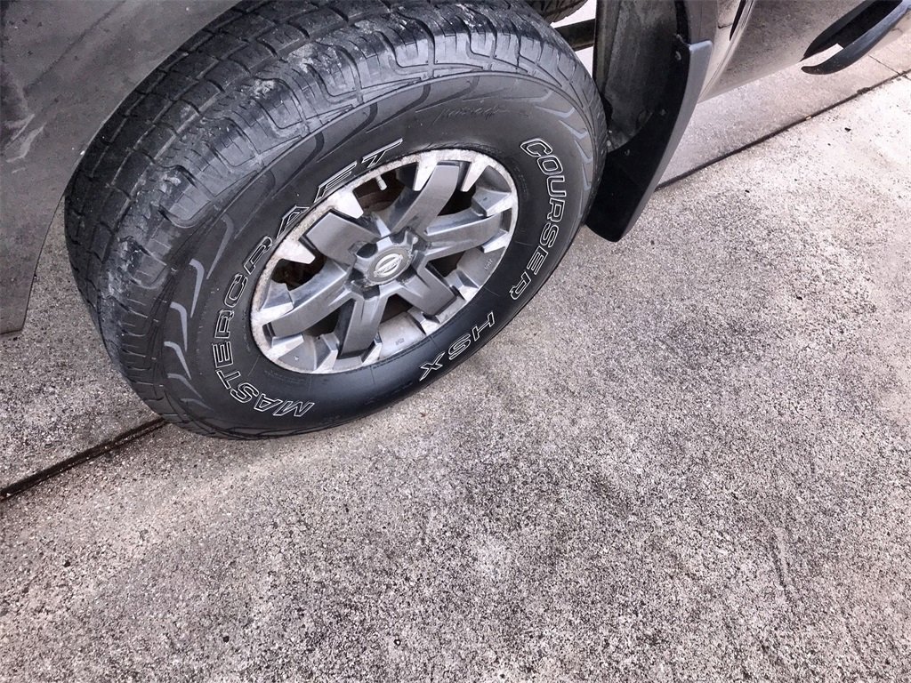 Used 2014 Nissan Frontier PRO-4X w/ Pro-4x Luxury Package image 10