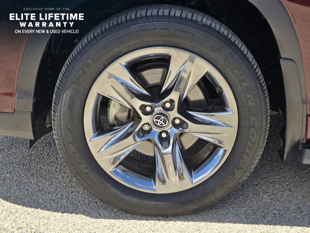 Used 2017 Toyota Highlander Limited Platinum AWD/4WD image 11