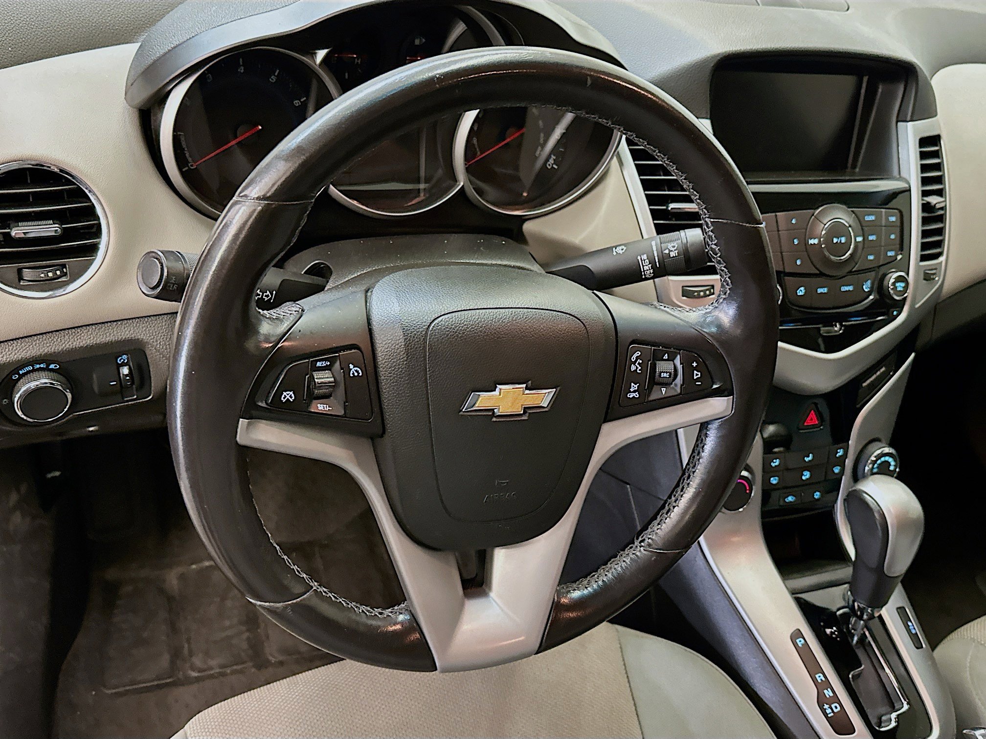 Used 2014 Chevrolet Cruze LT FWD image 18