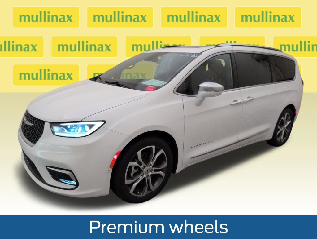Used 2024 Chrysler Pacifica Pinnacle FWD image 14