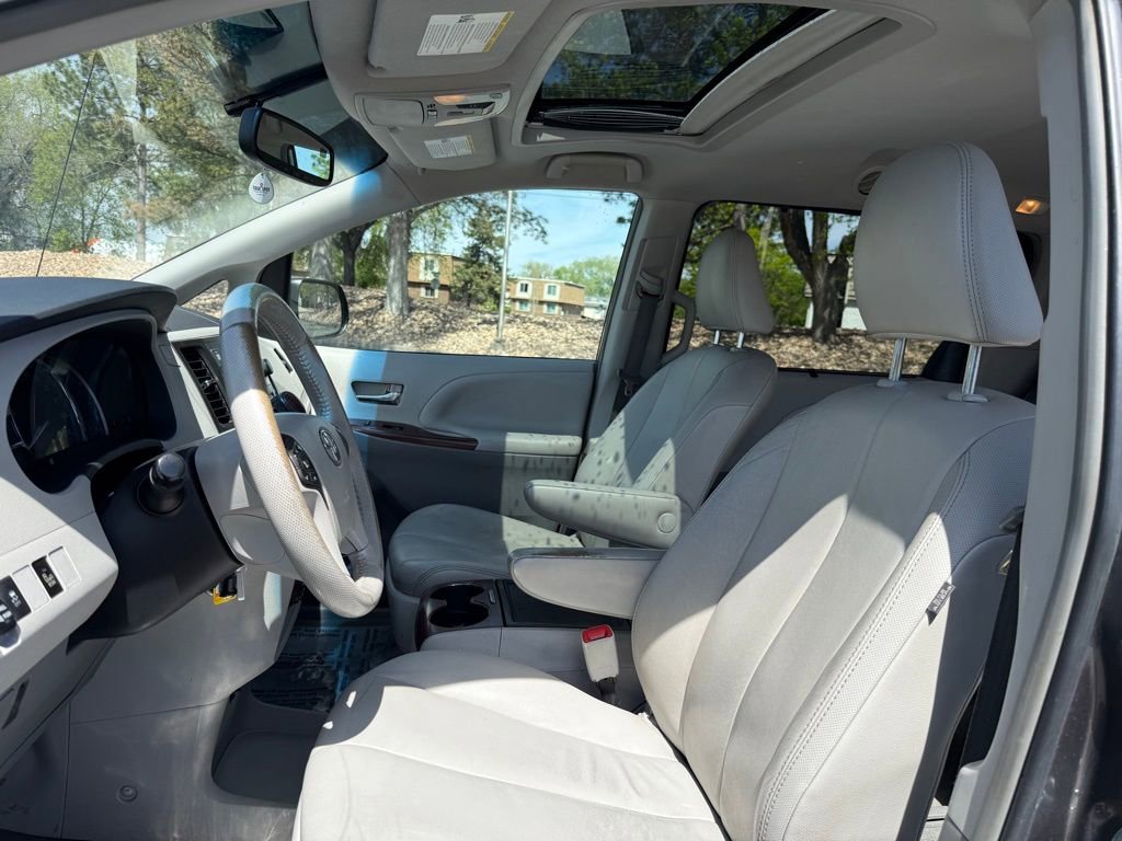 Used 2013 Toyota Sienna XLE AWD/4WD image 13