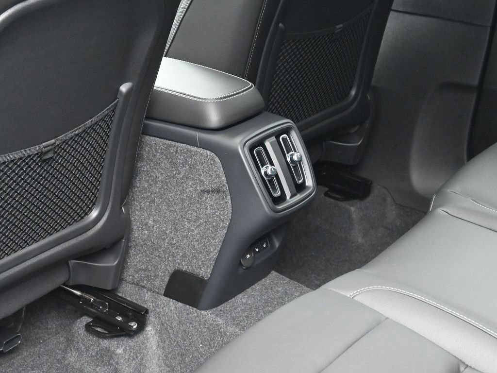 New 2025 Volvo XC40 B5 Core w/ Climate Package image 24