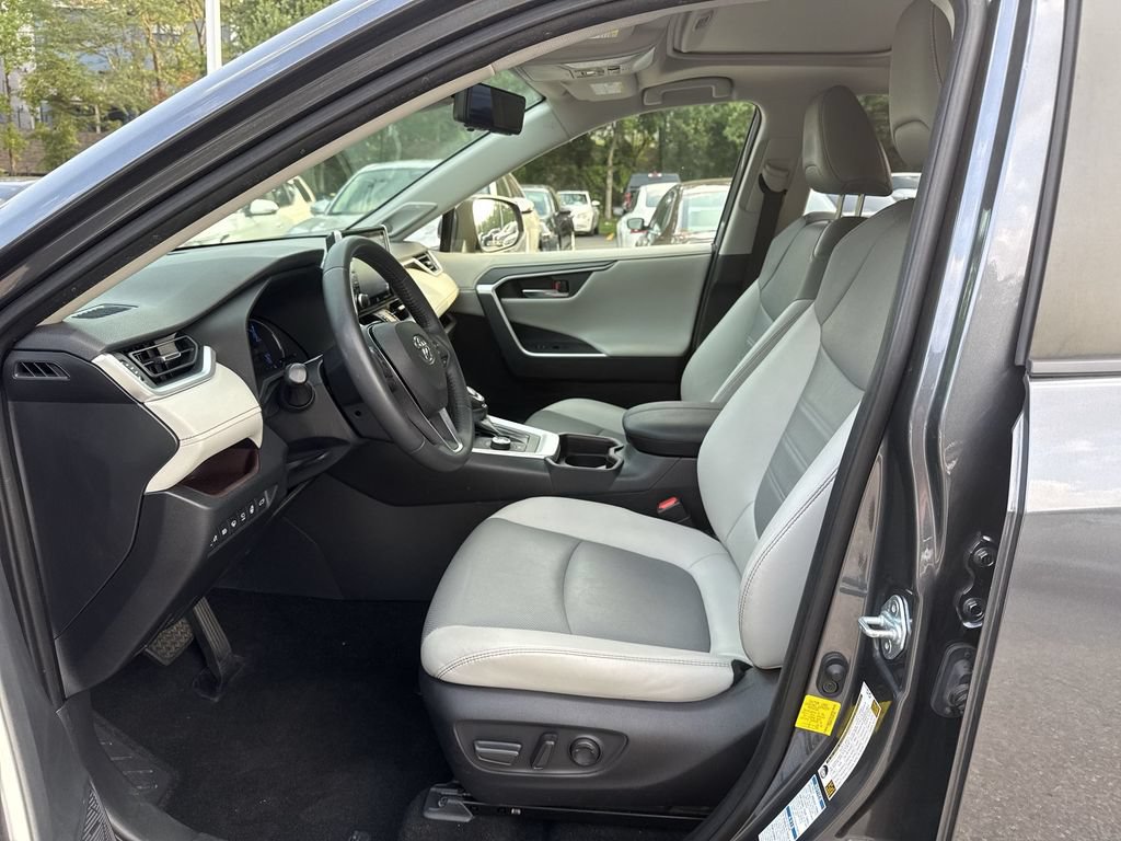 Used 2019 Toyota RAV4 Limited AWD/4WD image 13