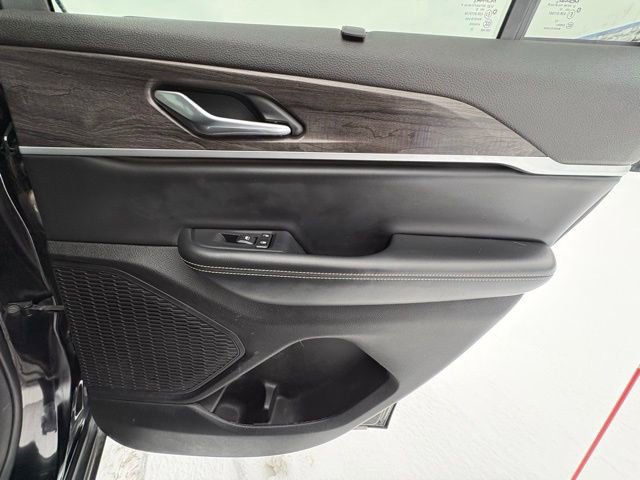 Used 2023 Jeep Grand Cherokee Limited w/ Luxury Tech Group II image 37