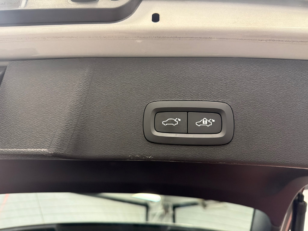 Used 2023 Volvo XC40 B5 Ultimate AWD/4WD image 20