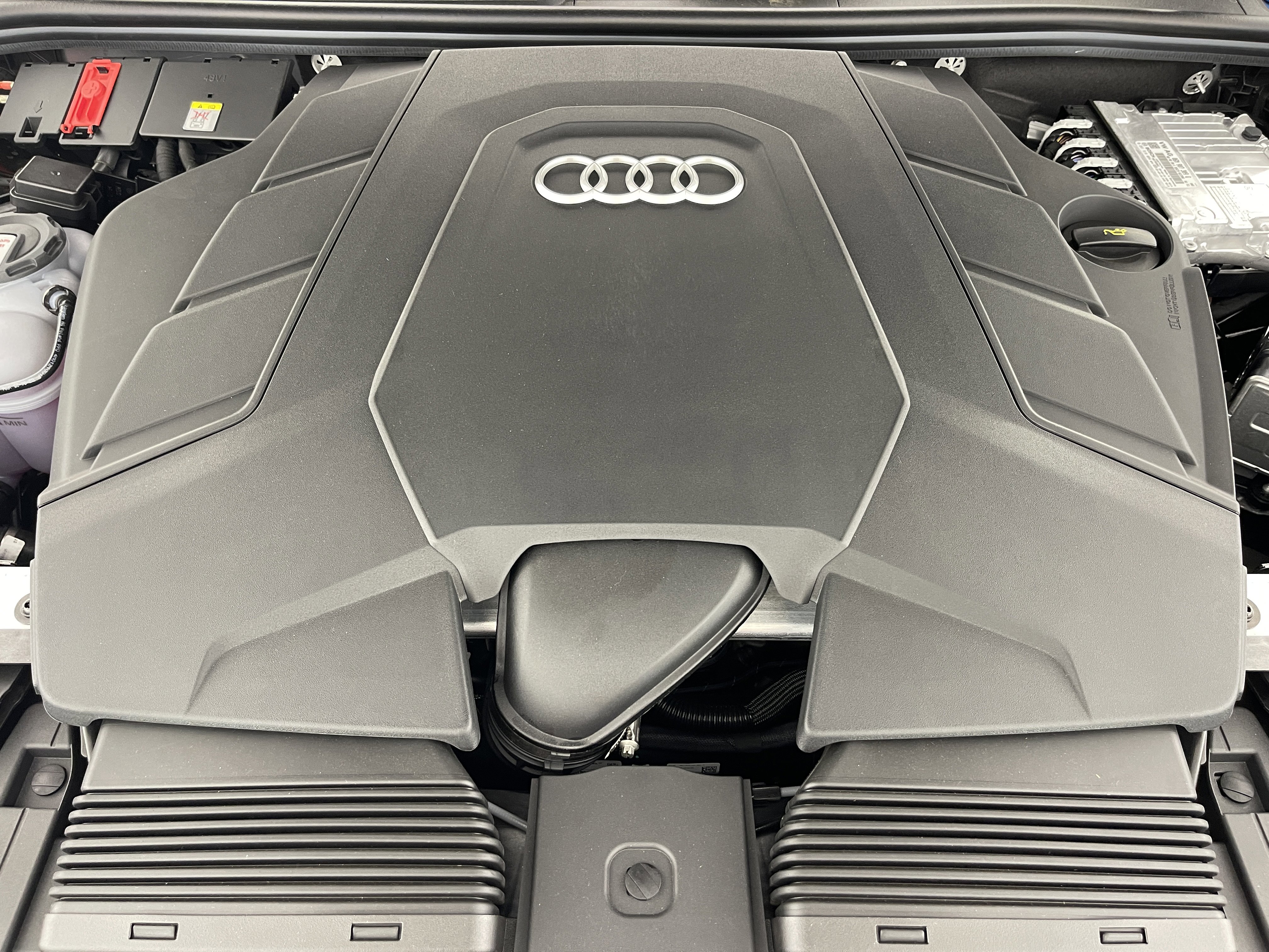 New 2025 Audi Q8 Premium Plus image 40