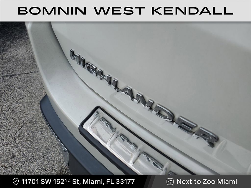 Used 2017 Toyota Highlander Limited image 12