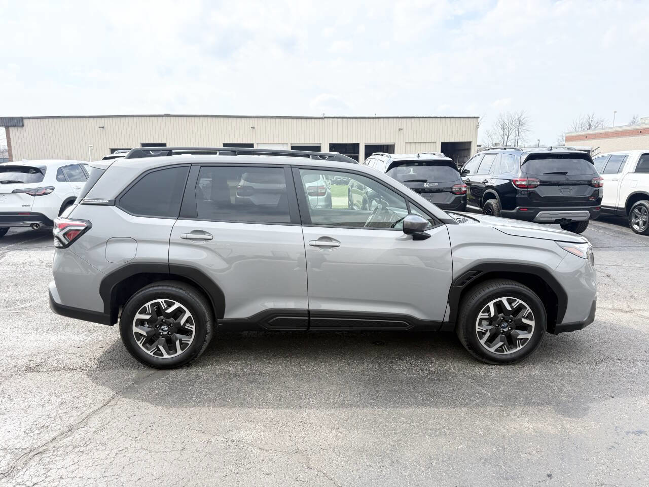 Used 2025 Subaru Forester Premium AWD/4WD image 5
