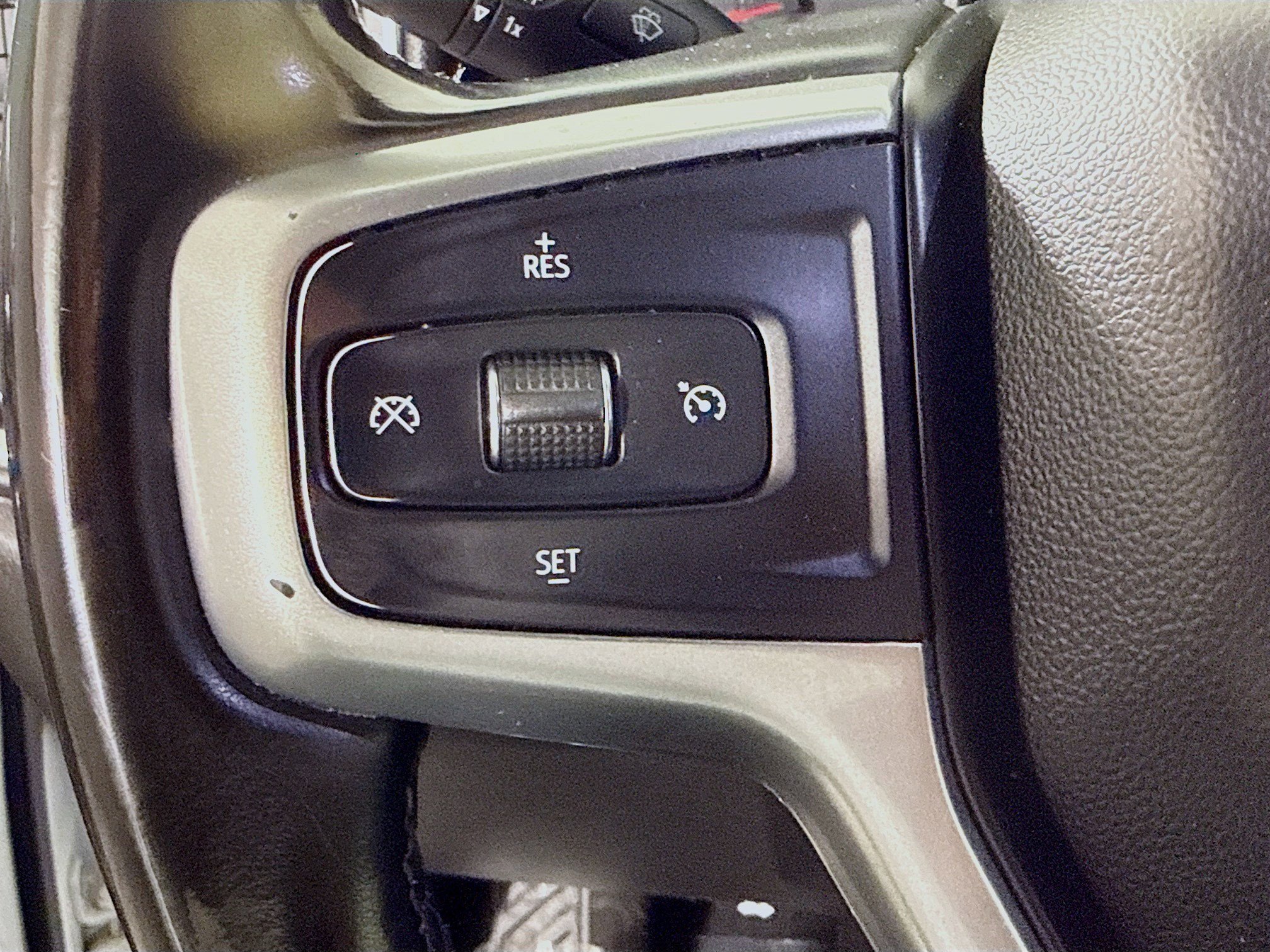 Used 2023 Chevrolet Silverado 2500 LT AWD/4WD image 14