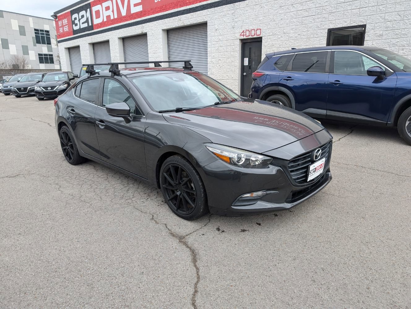 Used 2017 MAZDA MAZDA3 Touring w/ Popular Equipment Package FWD image 4