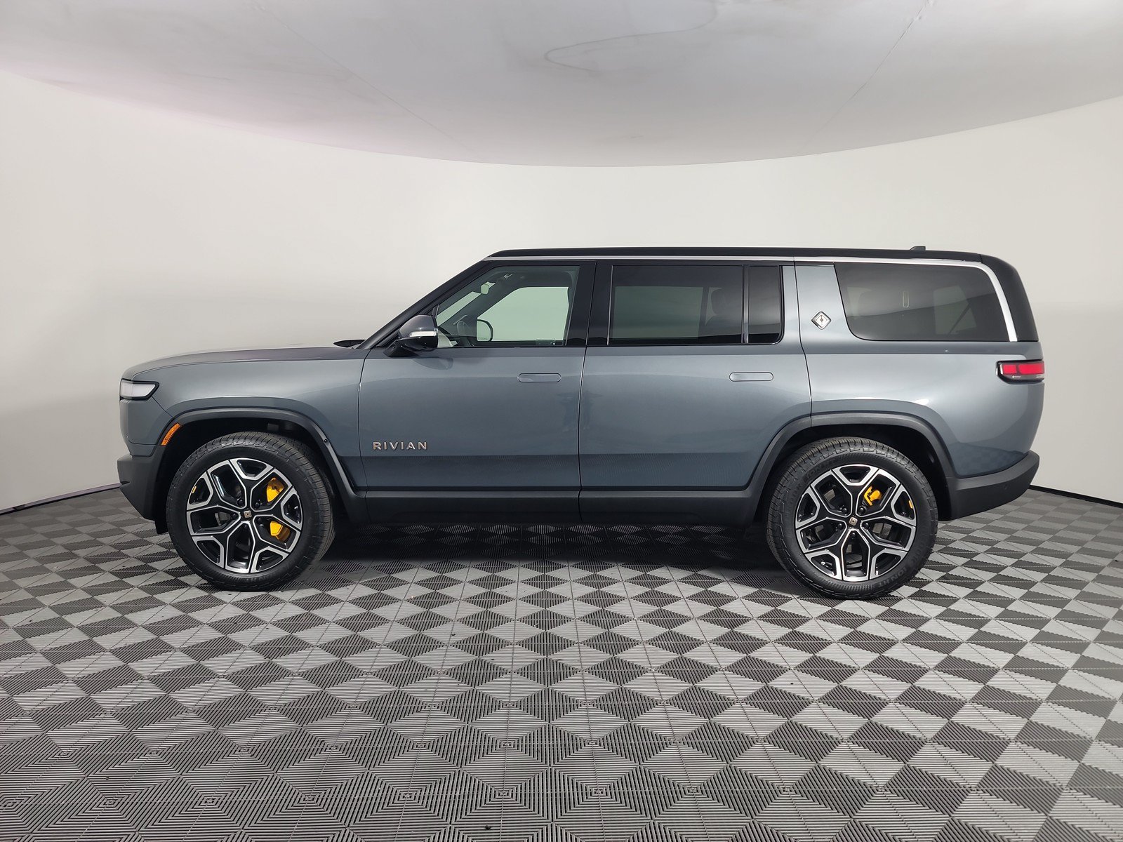 Used 2022 Rivian R1S Launch Edition AWD/4WD image 2