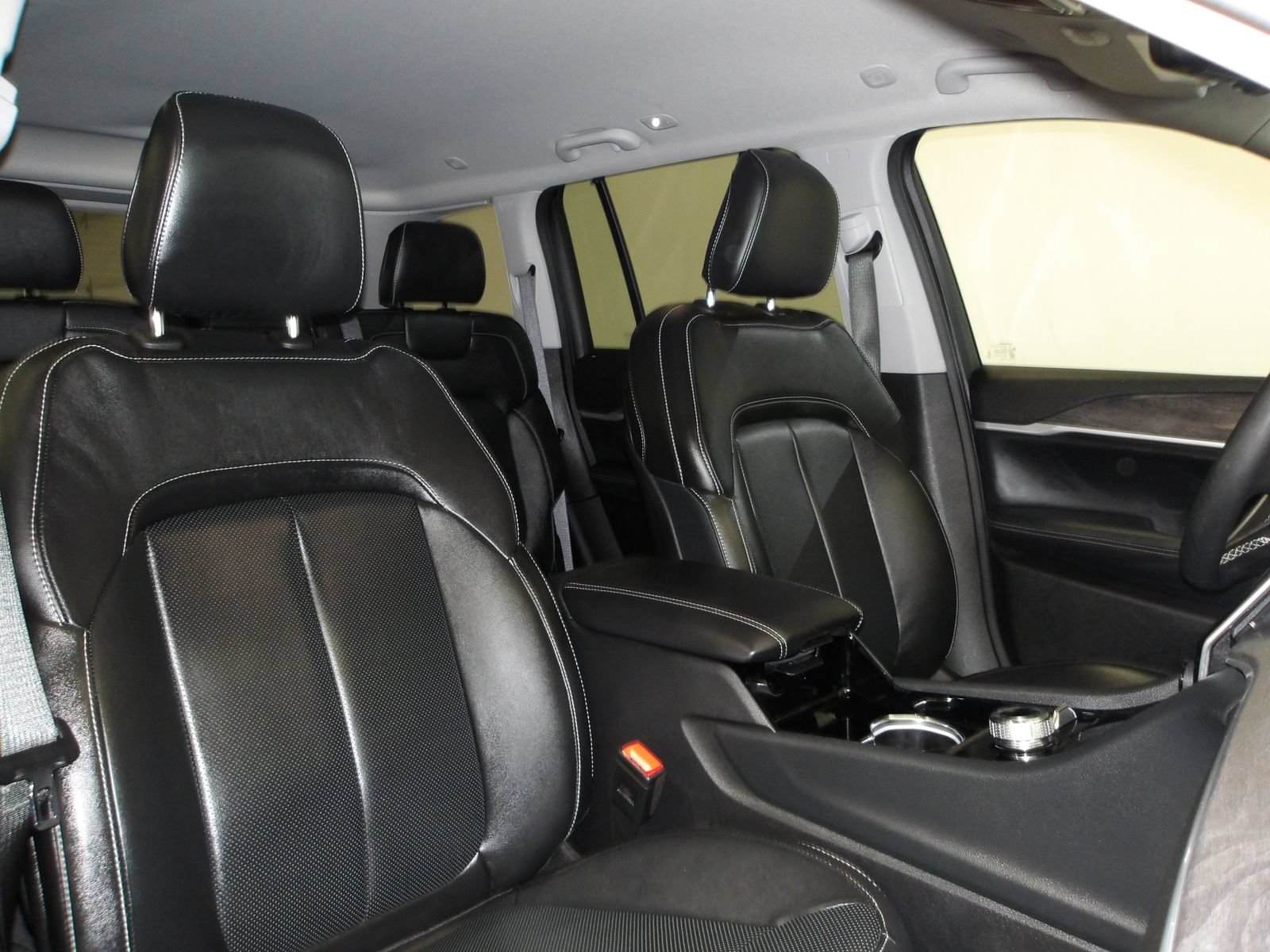 Used 2023 Jeep Grand Cherokee Limited w/ Luxury Tech Group II AWD/4WD image 17