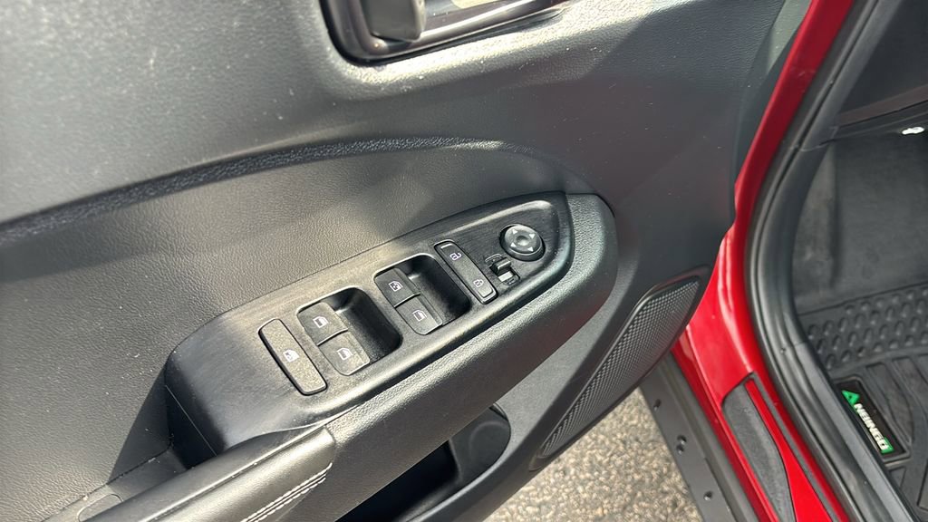 Used 2023 Hyundai Venue Limited image 14