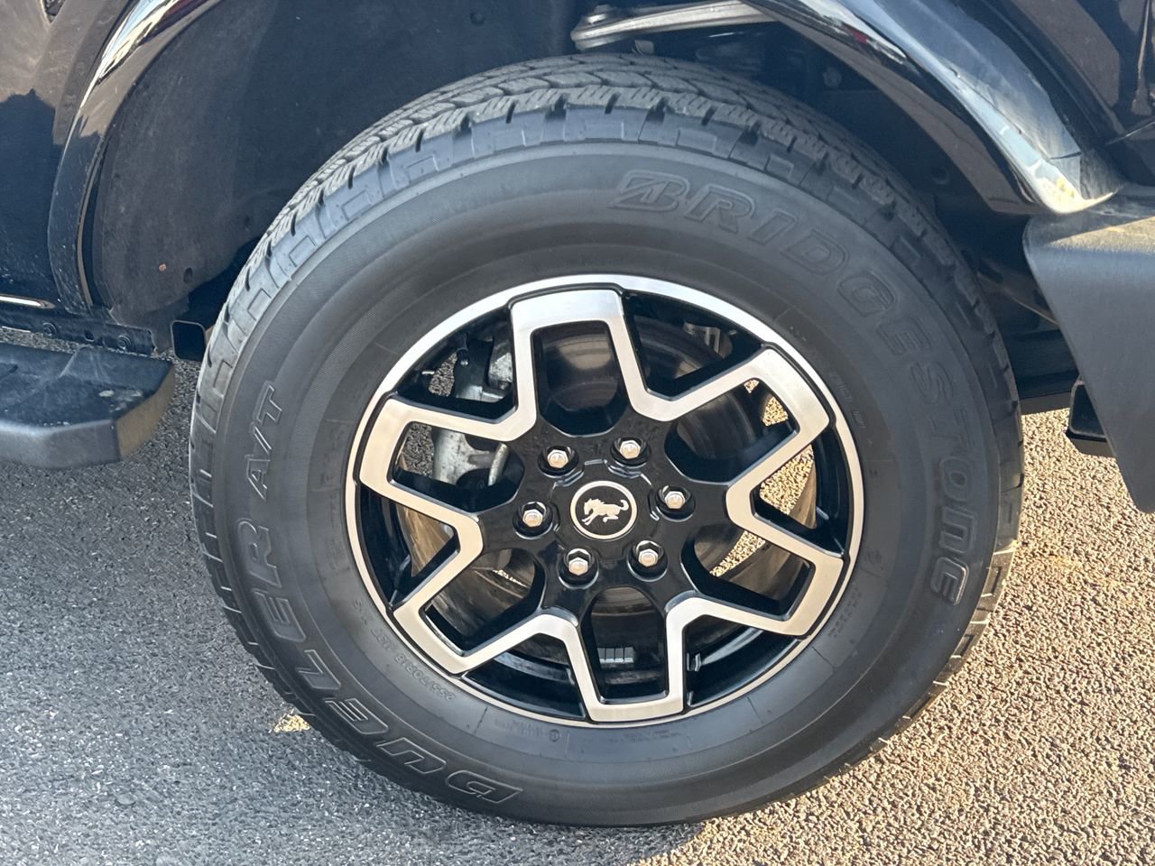 Used 2023 Ford Bronco Outer Banks image 9