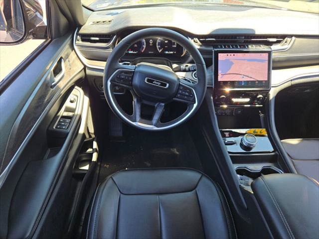 Certified 2025 Jeep Grand Cherokee Limited AWD/4WD image 22