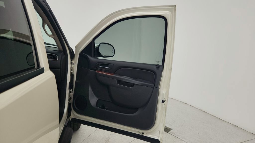 Used 2013 Chevrolet Suburban LTZ image 24