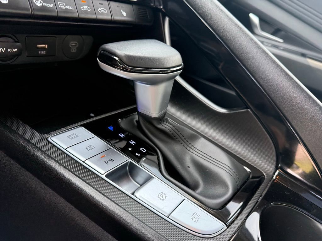 Used 2024 Hyundai Elantra Limited image 24