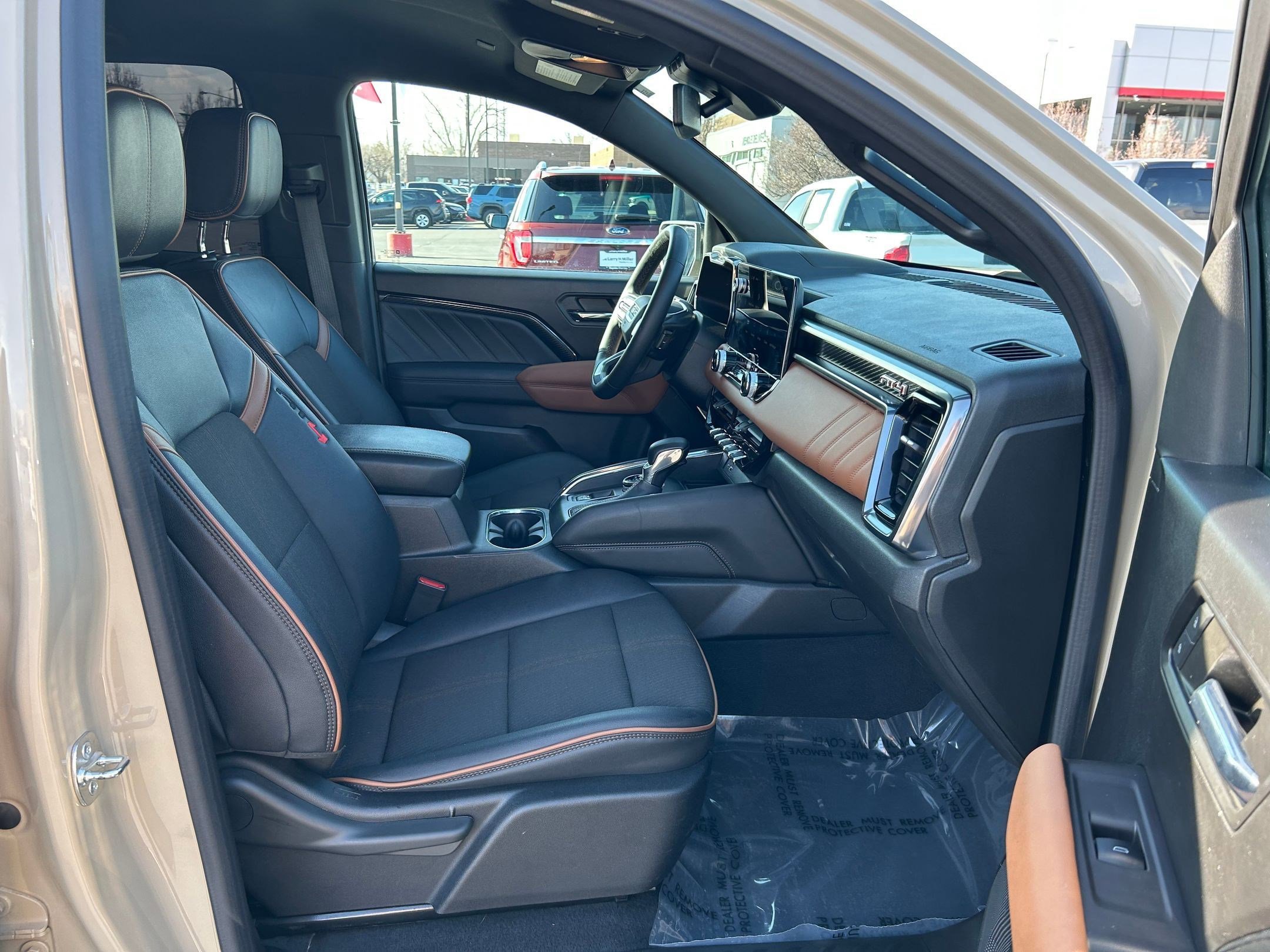 Used 2024 GMC Canyon AT4 w/ Technology Package image 29