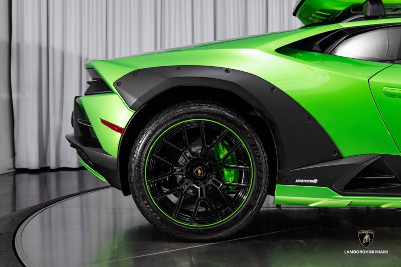 Used 2024 Lamborghini Huracan Sterrato image 25