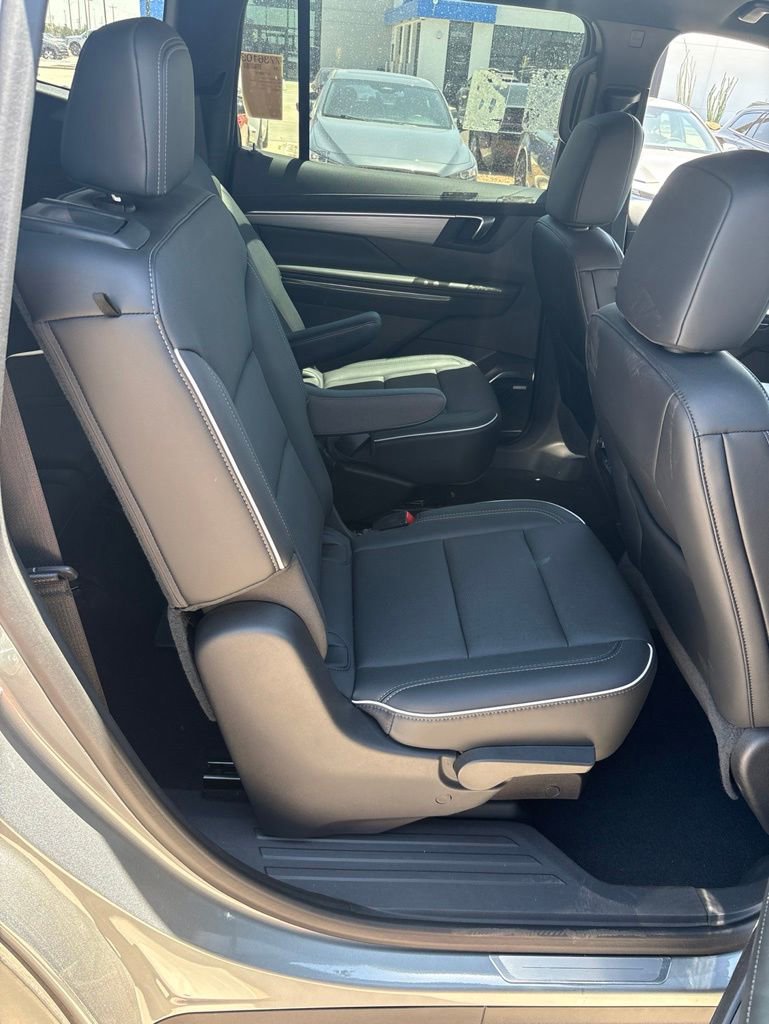 Used 2025 Buick Enclave Preferred FWD image 12