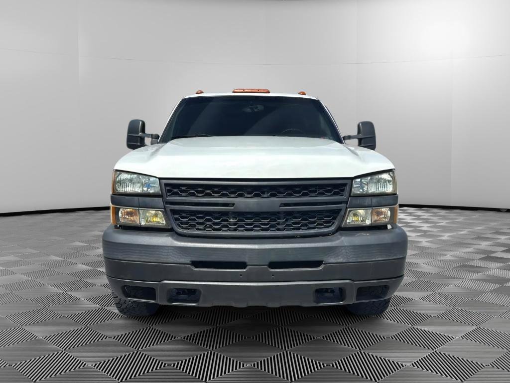 Used 2005 Chevrolet Silverado 2500 LS w/ Heavy-Duty Power Package AWD/4WD image 7
