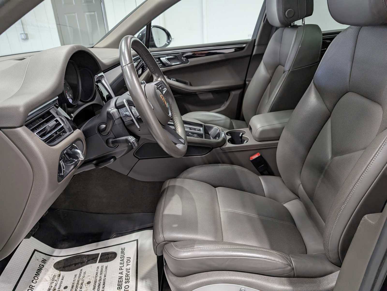 Used 2023 Porsche Macan S image 4