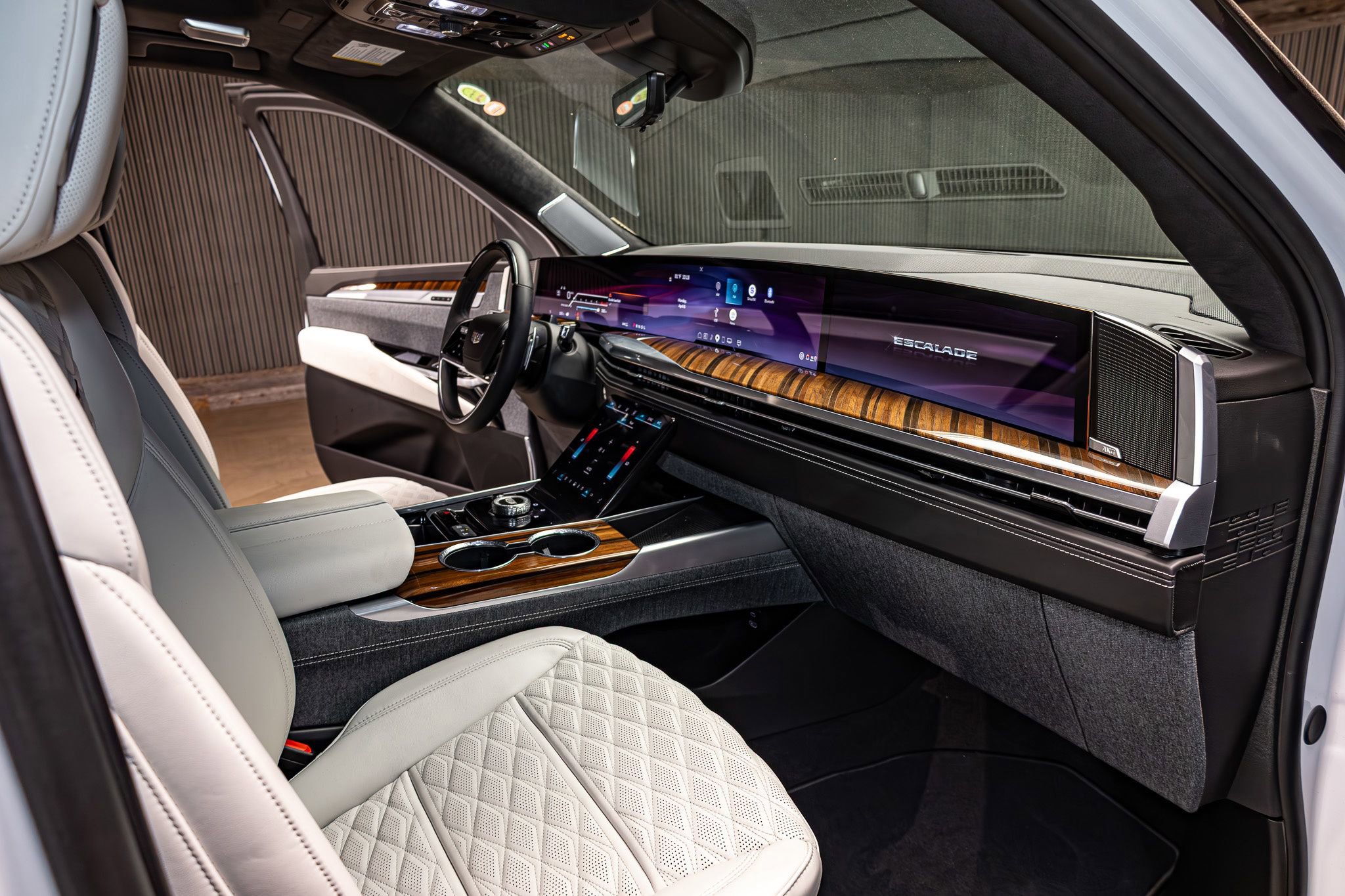 Used 2026 Cadillac Escalade ESV Platinum Sport w/ LPO, ONYX Package AWD/4WD image 14