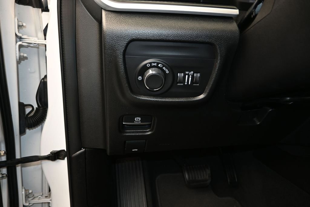 Used 2023 Jeep Grand Cherokee Laredo RWD image 12