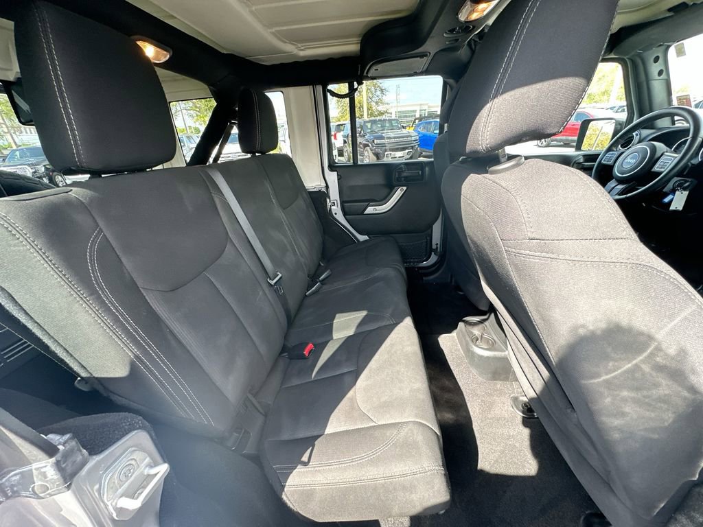 Used 2016 Jeep Wrangler Unlimited Sahara w/ Connectivity Group image 23