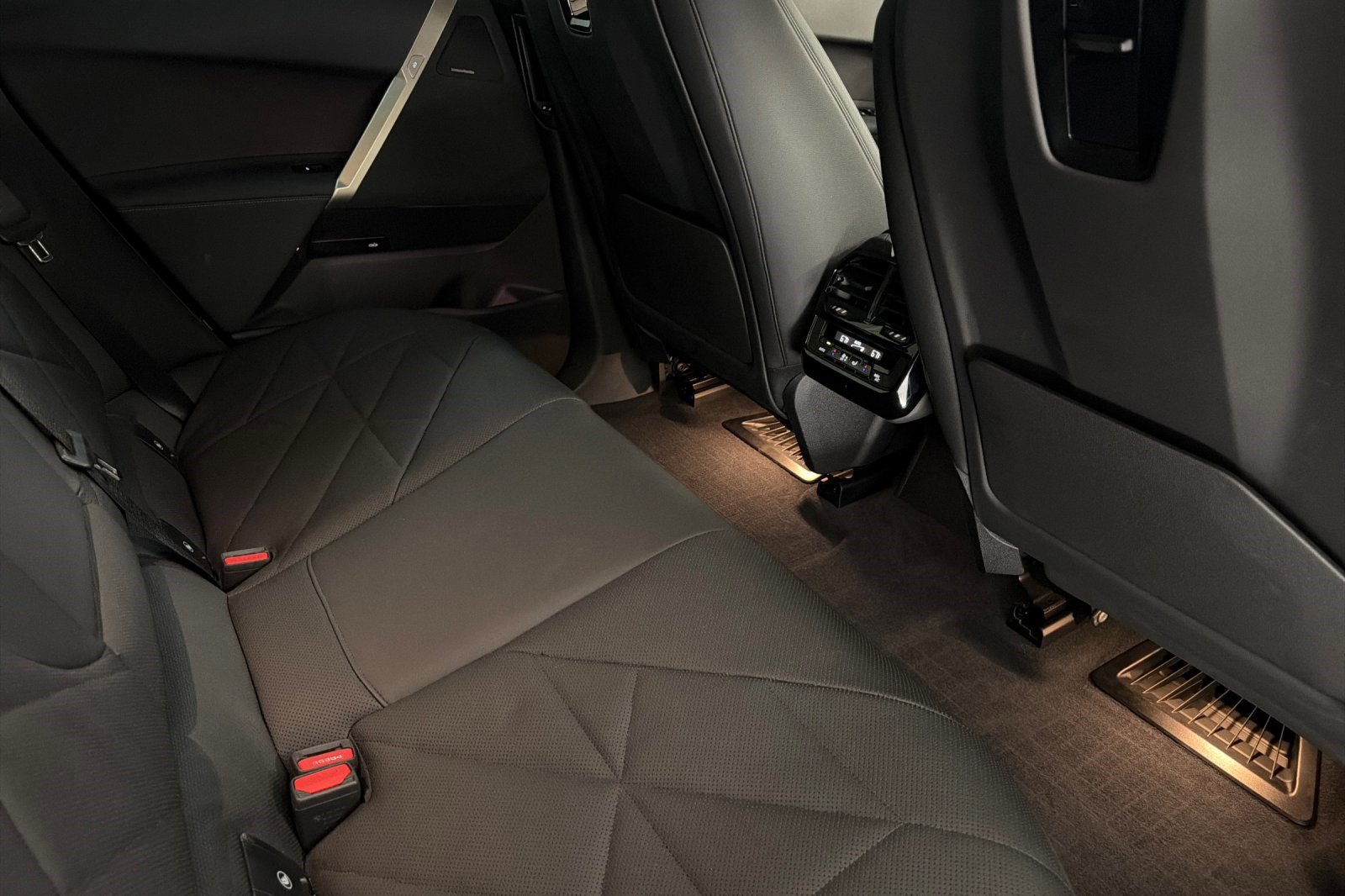 Used 2024 BMW iX xDrive50 AWD/4WD image 31