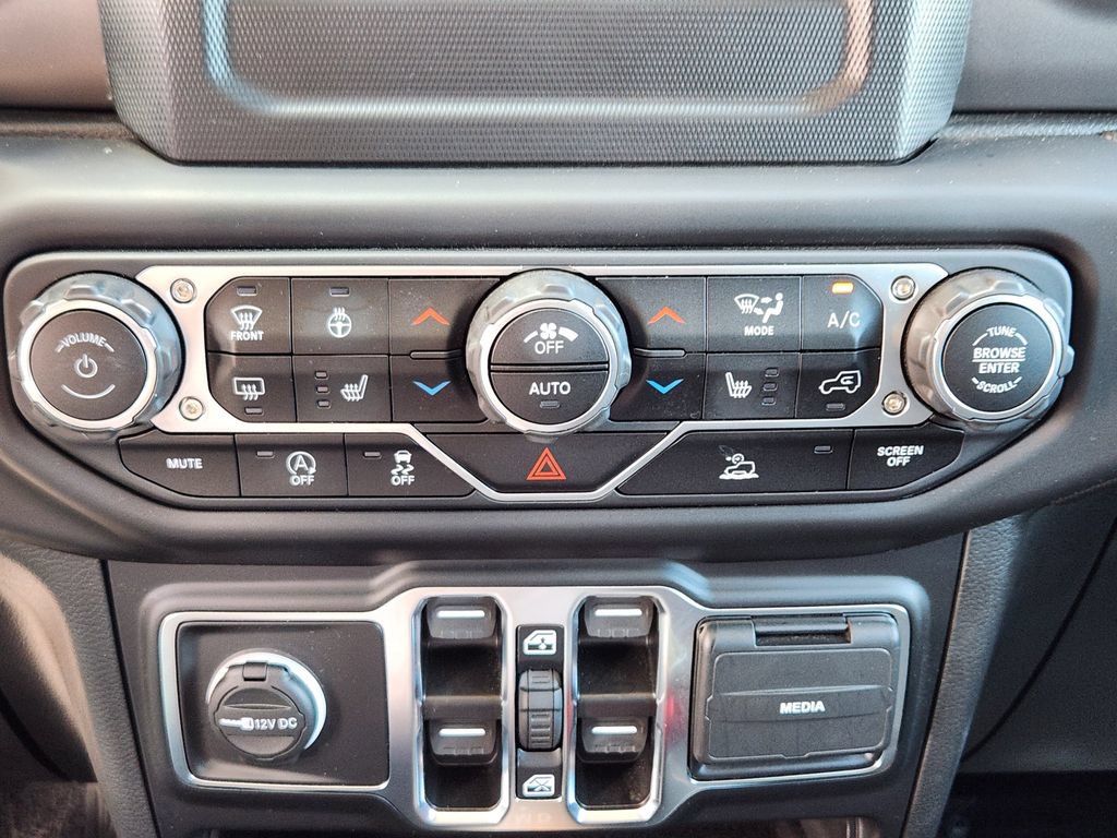 Used 2023 Jeep Gladiator Sport AWD/4WD image 10