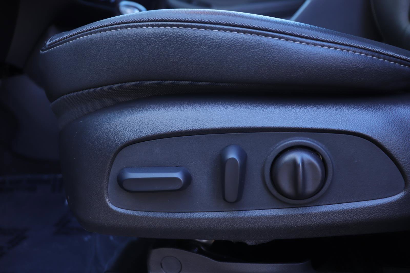 Used 2023 Buick Encore GX Essence w/ Experience Buick Package image 28