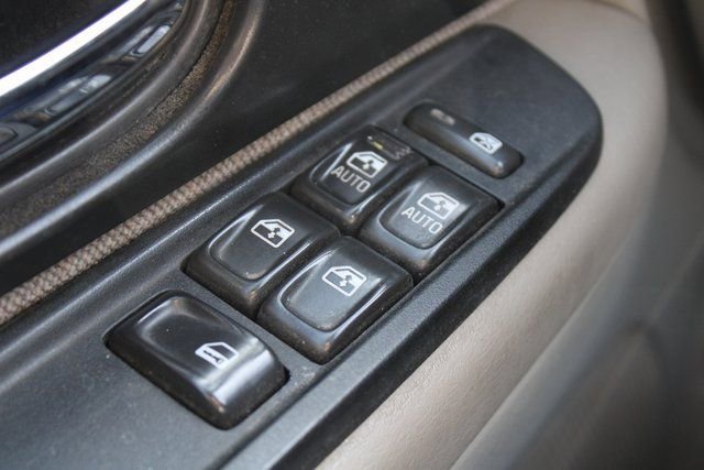 Used 2002 GMC Envoy SLE image 28