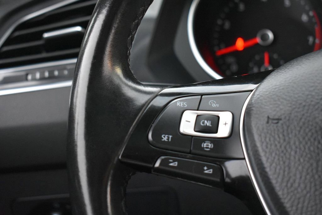 Used 2019 Volkswagen Tiguan SE AWD/4WD image 16