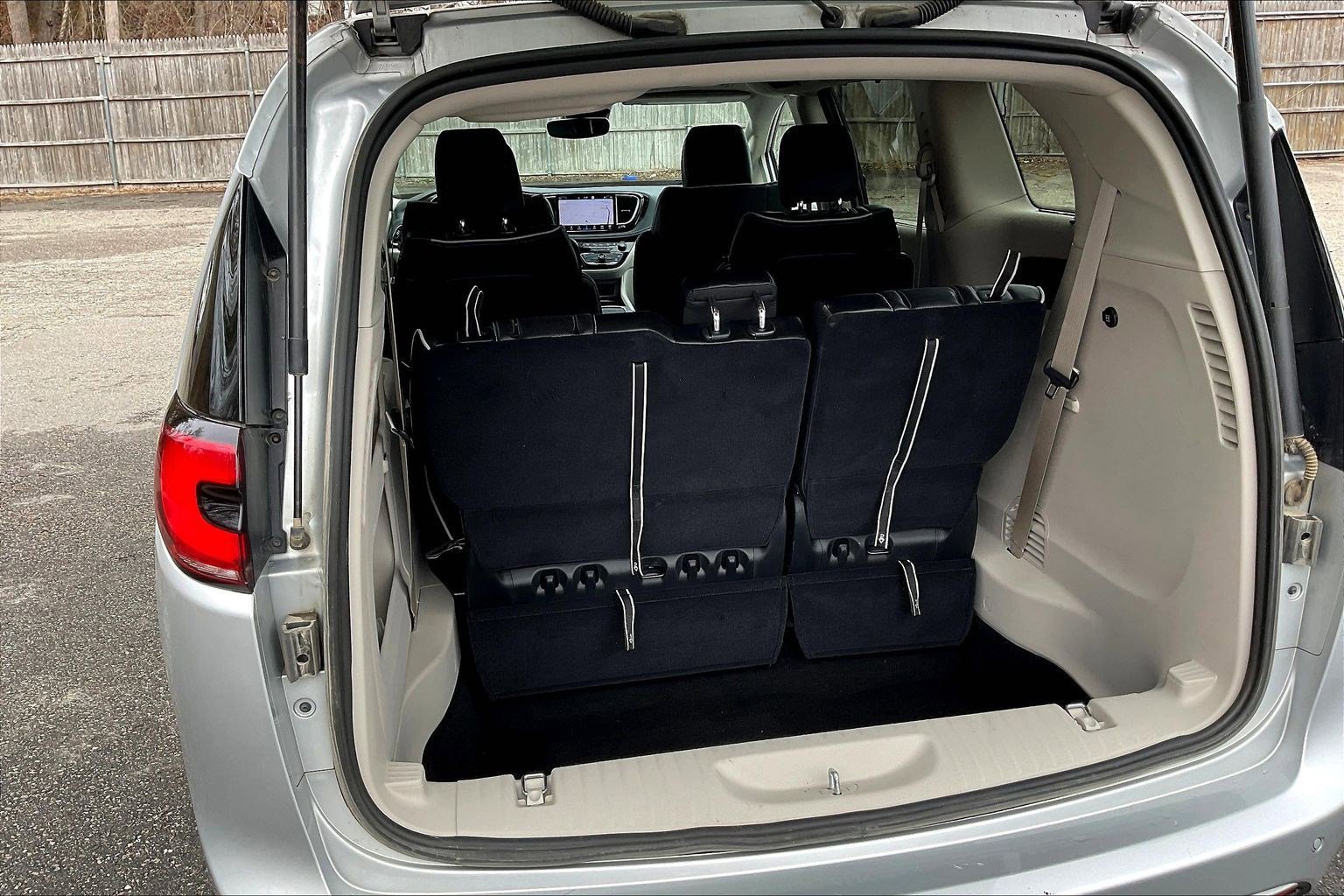 Used 2024 Chrysler Pacifica Limited image 33