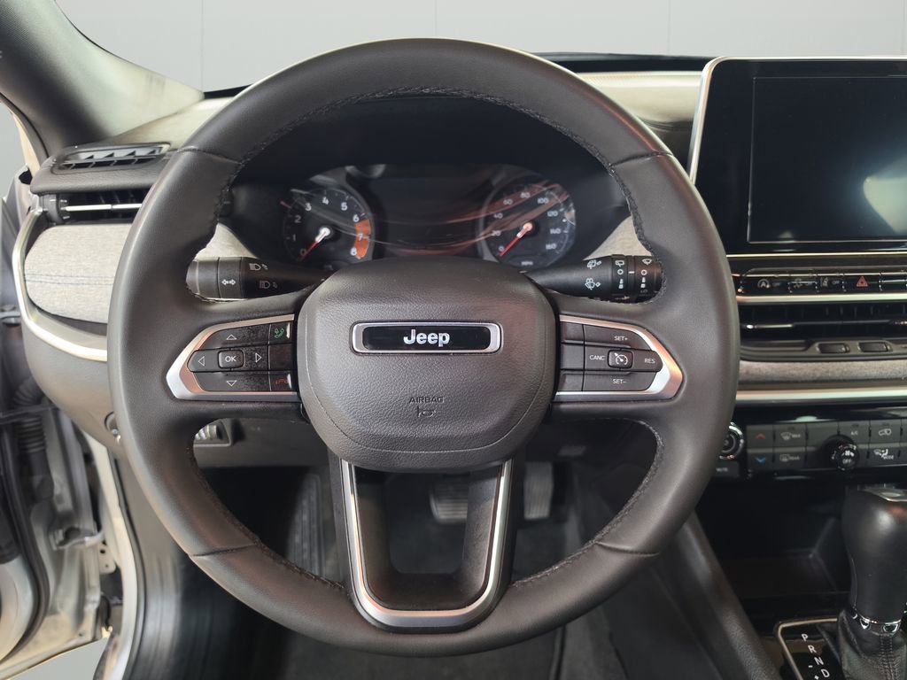 Used 2025 Jeep Compass Latitude AWD/4WD image 19