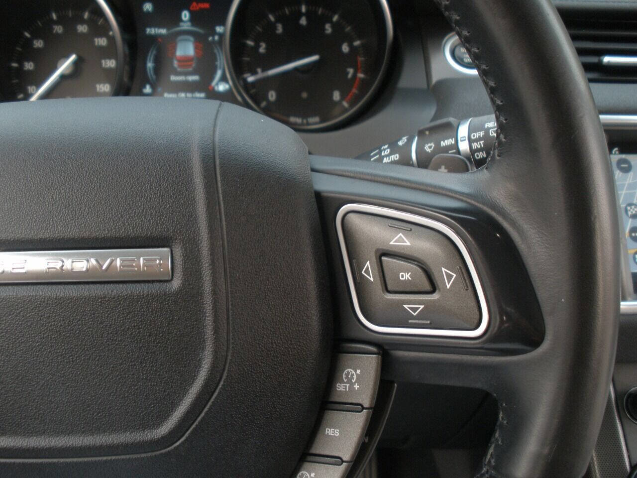 Used 2019 Land Rover Range Rover Evoque image 29