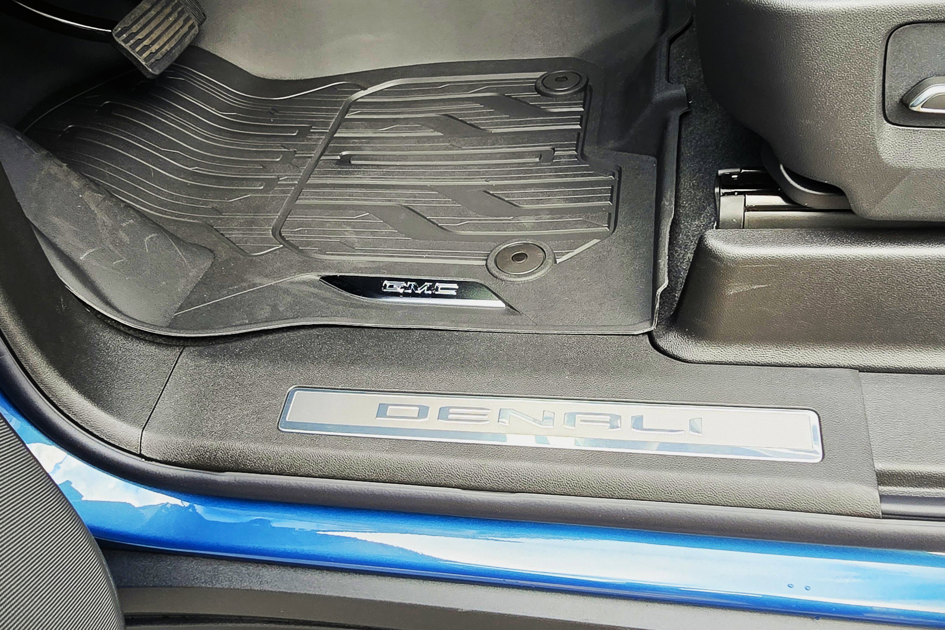 New 2026 GMC Yukon XL Denali w/ Sun & Power Step Package image 31