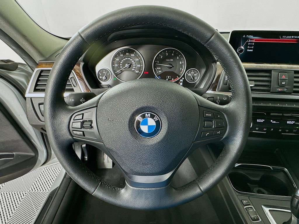 Used 2016 BMW 320i Sedan RWD image 11