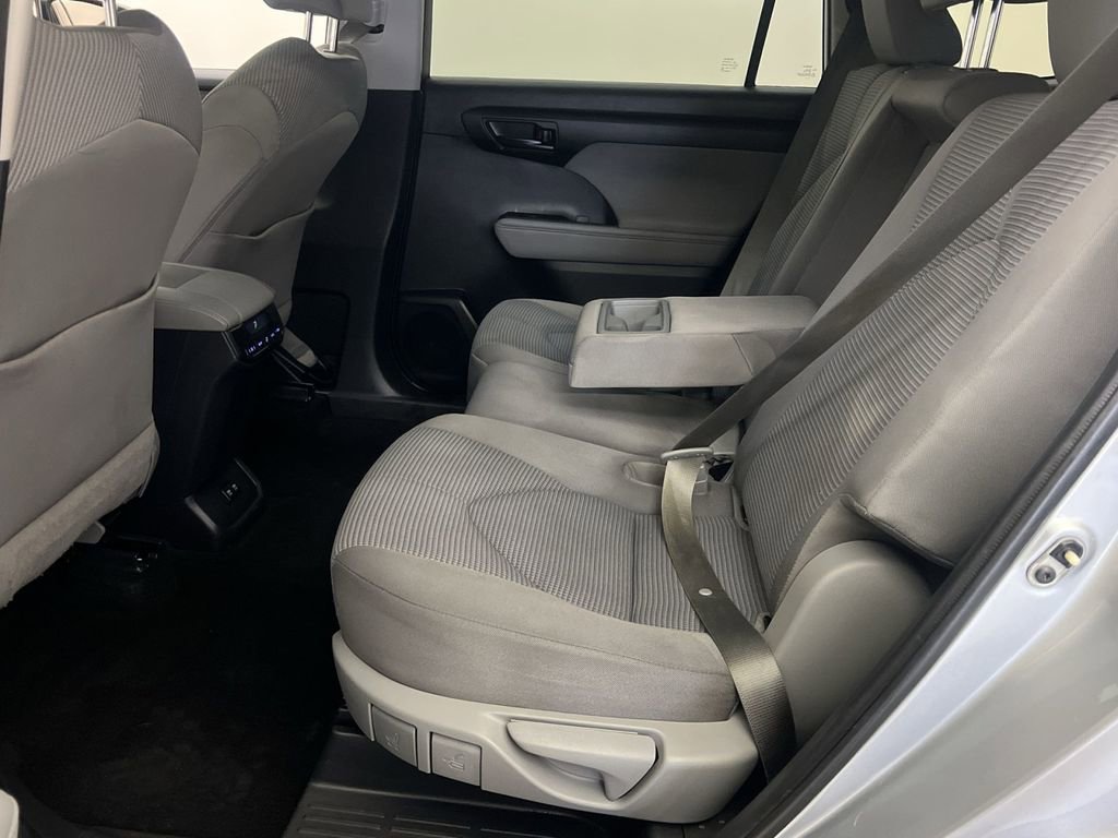 Used 2020 Toyota Highlander L image 22