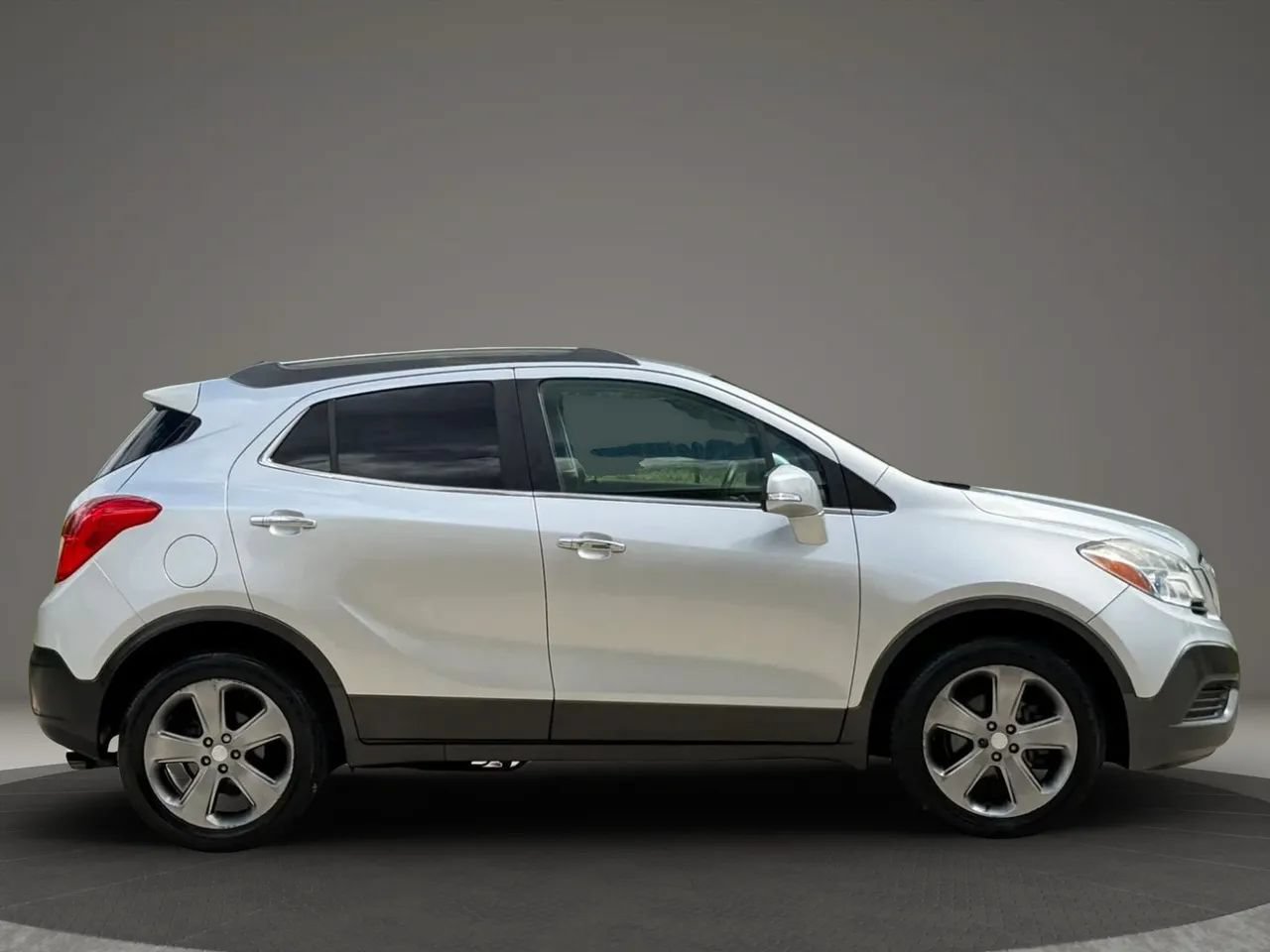 Used 2014 Buick Encore FWD image 2