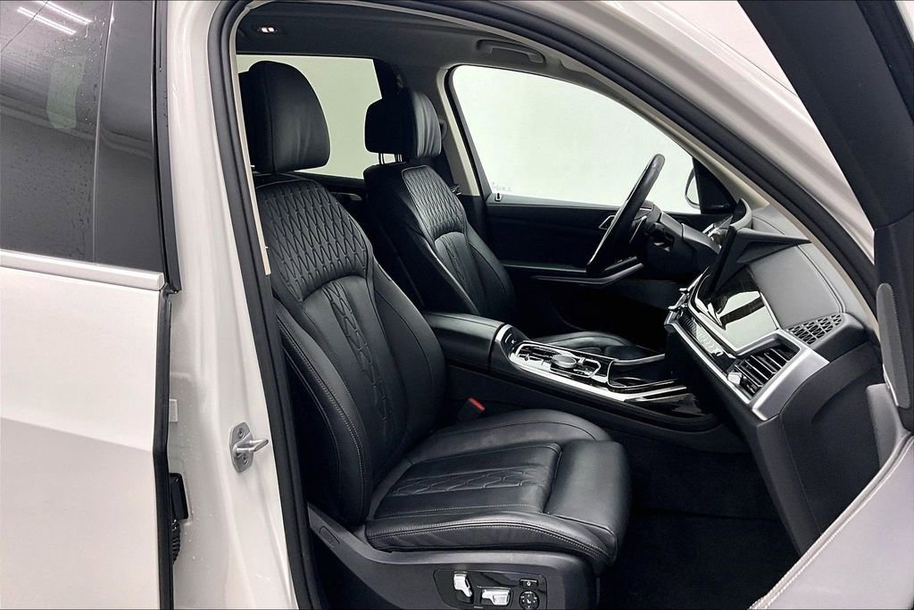 Used 2025 BMW X7 xDrive40i image 7