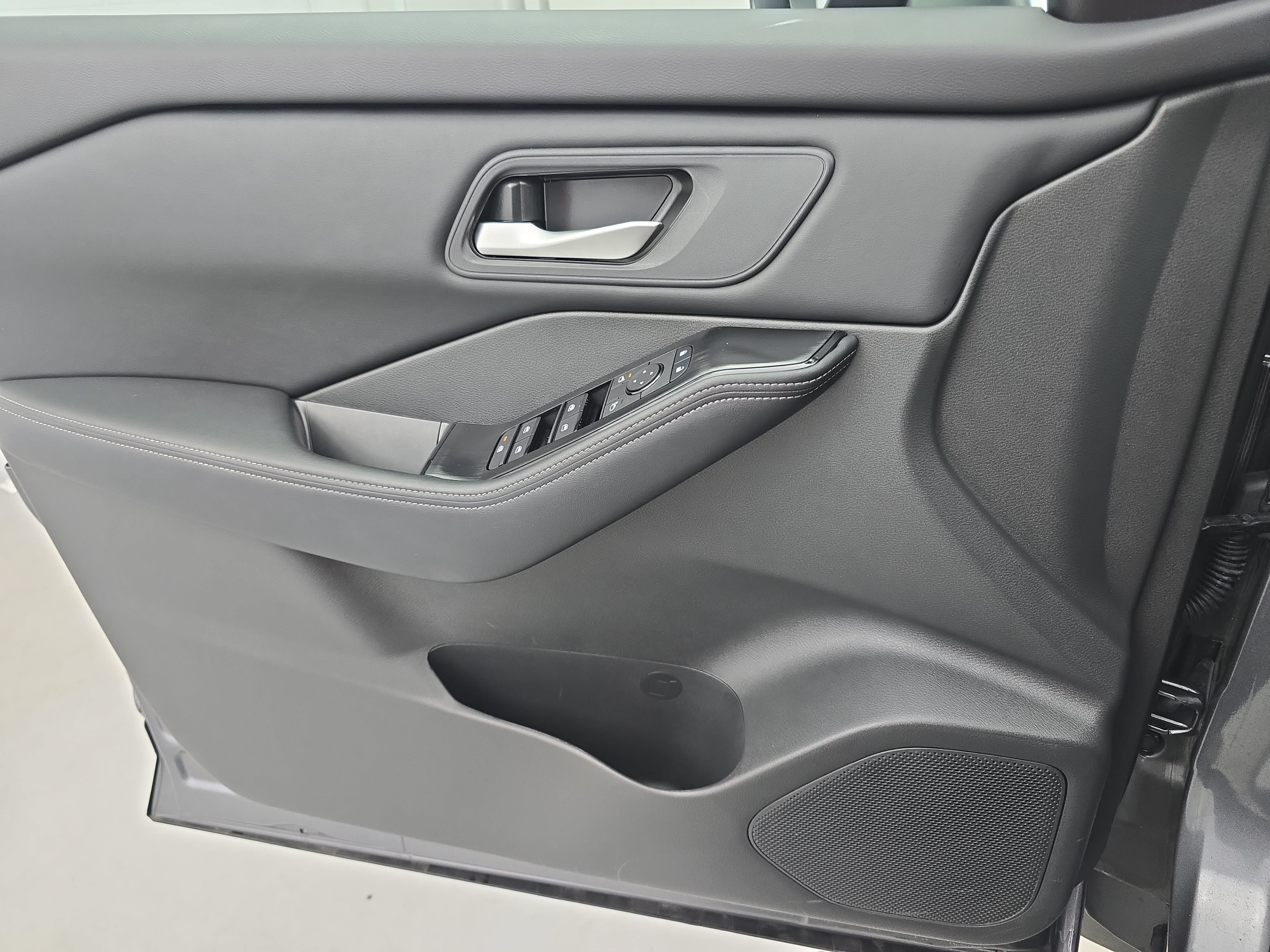 Certified 2026 Nissan Rogue SV FWD image 26