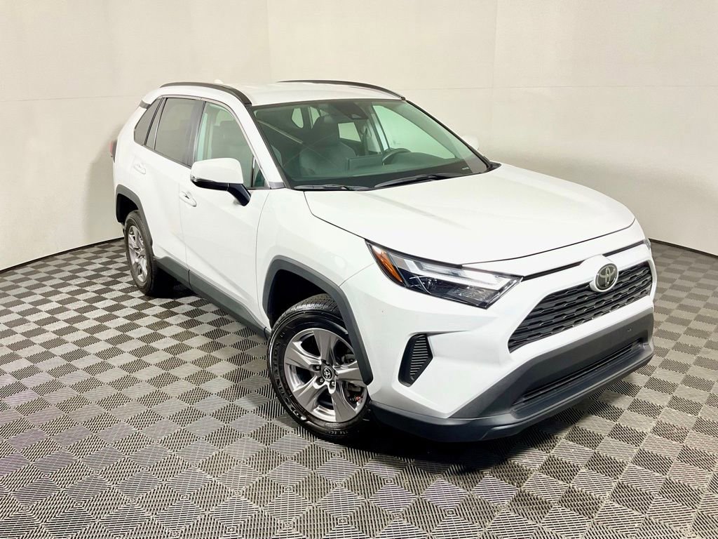 Used 2024 Toyota RAV4 XLE AWD/4WD image 5