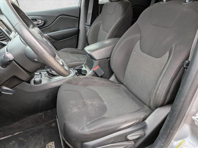 Used 2019 Jeep Cherokee Latitude w/ Popular Appearance Group image 10