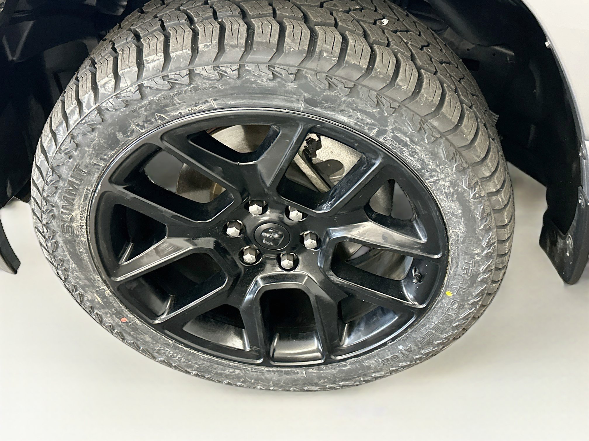 Used 2024 RAM 1500 Laramie AWD/4WD image 36